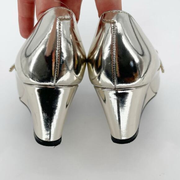 Chanel Laminated Metallic Calfskin Grosgrain Cap Toe CC Pointed Toe Wedge EU 37 - Picture 9 of 15
